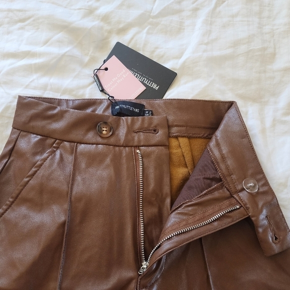 PRETTYLITTLETHING Chocolate Faux Leather Pintuck Detail Straight Leg Pants sz 00 - Picture 5 of 9